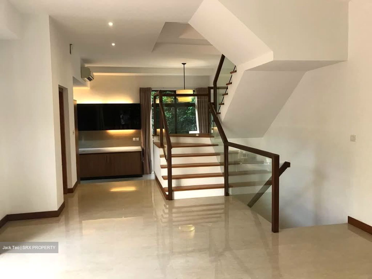 Holland Link (D10), Terrace #575493571